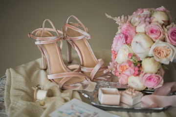 bouquet pink rings and shoes