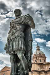 Gaius Julius Caesar am Forum Romanum