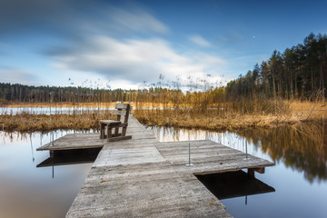 Obraz premium Small woody fishing pier at the lake.