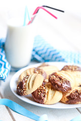 biscuit noisette pâte à tartiner et verre de lait