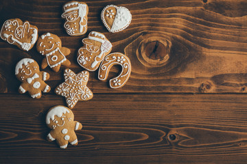 Obraz na płótnie Canvas Christmas cookies on wooden board 