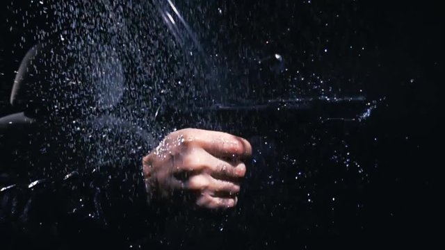 Disparo bajo la lluvia