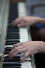 Obraz premium PlayingPiano 