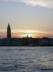 Fototapeta premium Sunset behind St. Mark's Cathedral, Venice, 2017.