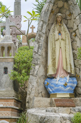 the virgin Mary praying alone