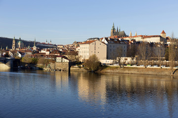 Obraz premium View on the winter Prague gothic Castle above River Vltava, Czech Republic