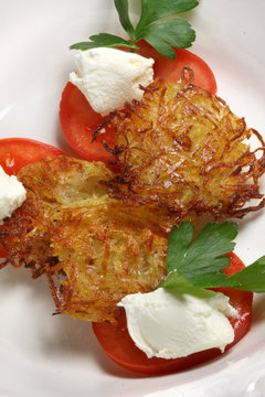 Kartoffelr&ouml;sti mit hausgemachtem Ziegenfrischk&auml;se