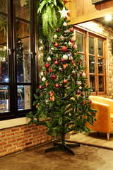 Fototapeta na wymiar Christmas tree decorations in the home