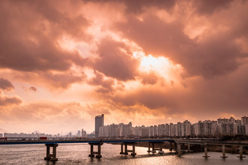 The scenery of Seoul Han River which is beautiful in the evening glow.