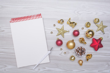 Heart made out from pine cones and other Christmas decorations.