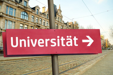 Obraz premium Schild 211 - Universität