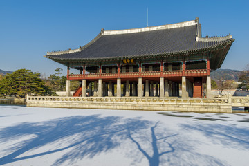 Dec 6,2017 Sonwing at Gyeonghoeru in Gyeongbok Palace, Seoul