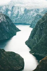 Crédence en verre imprimé Blanche Norvège Paysage Montagnes Naeroyfjord vue aérienne de beaux paysages nature sauvage scandinave
