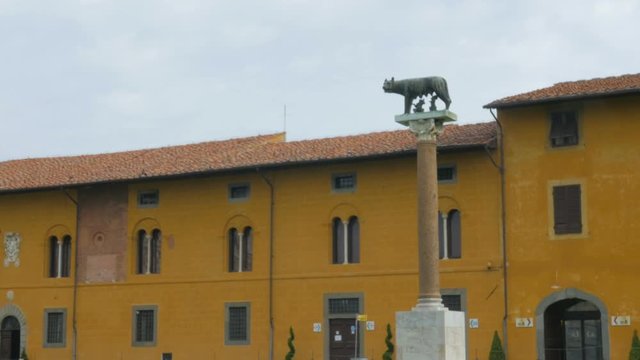 Establishing shot of Romulus and Remus statue in Pisa, Italy