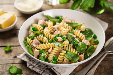 fusilli pasta with salmon, spinach and grean peas