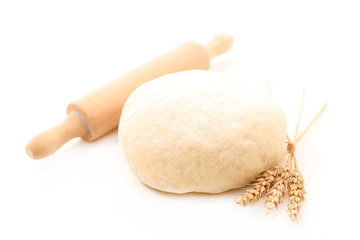 Fototapeta na wymiar raw dough and rolling pin