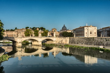 Blick über Tiber auf Vatikanstaat