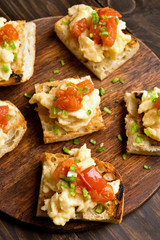 Toasted bread with scrambled eggs, tomato