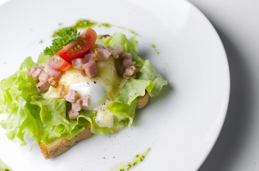 Sandwich with poached egg and bacon