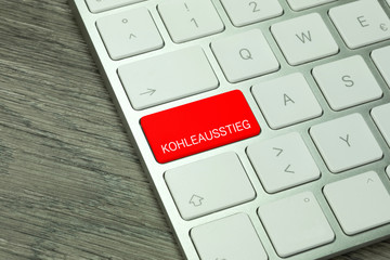 Ein Computer und eine Taste mit dem Aufdruck Kohleausstieg