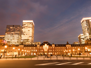 Fototapeta premium 東京駅 丸の内駅前広場 