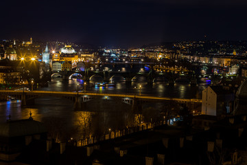 Fototapeta na wymiar Prag bei Nacht Panorama