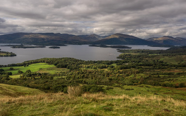 Fototapeta na wymiar view from the top of conic hill, scotland