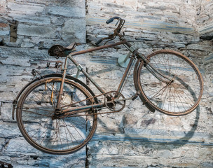 Fototapeta na wymiar Old bike on display at Cardigan Castle, Pembrokeshire, Wales, UK