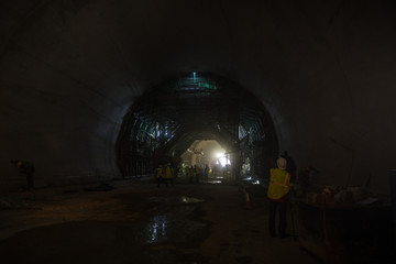 Naklejka premium Construcción túnel ferroviario para el tren AVE