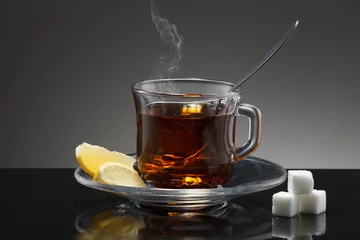 Crédence de cuisine en verre imprimé Theé Cup of steaming hot tea.
