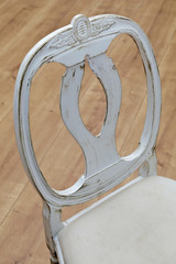 chaise ancienne en bois rétro patinée