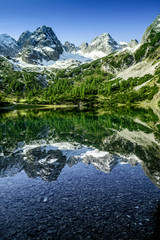 Fototapeta na wymiar Spiegelbild der Bergwelt