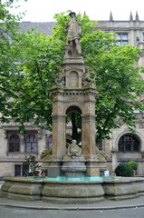 Fototapeta na wymiar Duisburg - Mercator Brunnen vor dem Rathaus
