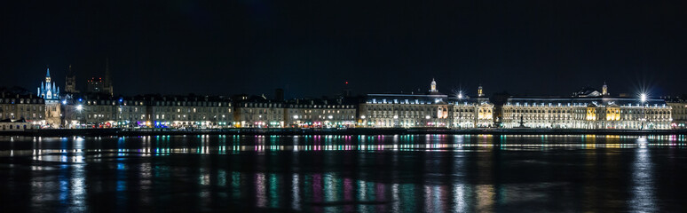 Fototapeta na wymiar Bordeaux city docks, by night.