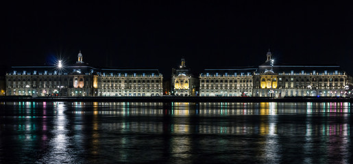 Fototapeta na wymiar Bordeaux city docks, by night.