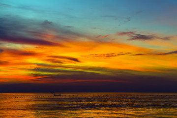 Fototapeta na wymiar colorful sky with clouds at sunset Seascape