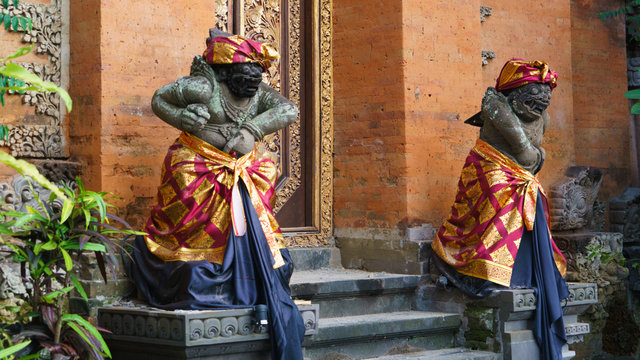 バリ ウブド王宮 獅子 BALI Ubud royal palace guardian lions