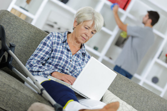 senior woman in front of a laptop