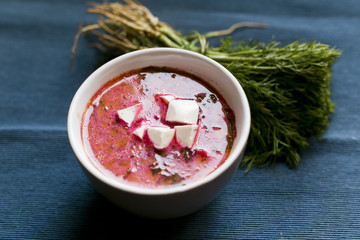 Barszczyk z fetą i koperkiem