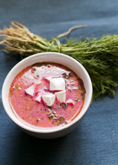 Barszczyk z fetą i koperkiem