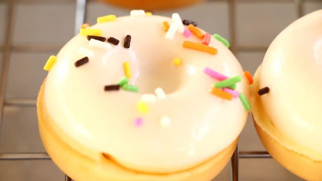 making  mini donut  