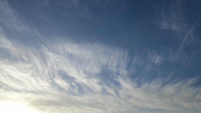 左下に太陽の光です。