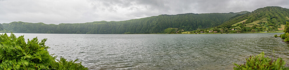 Obraz premium Lagoa Azul in Sete Cidades on the island of Sao Miguel in the Azores, Portugal