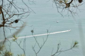 scorcio di mare con barca