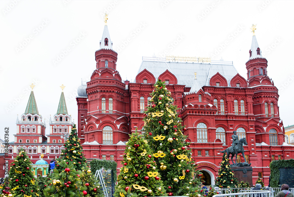 Wall mural Россия. Москва. Исторический музей в новогодние праздники.