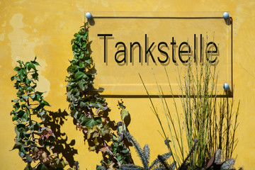 Schild 233 - Tankstelle