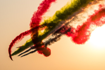  Flugschau Formation im Gegenlicht