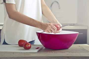 Peeling some tomatoes