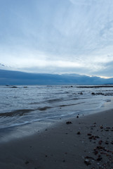 Fototapeta na wymiar The calm sea in a very cloudy sunset