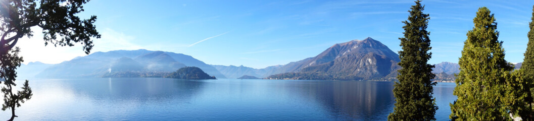 Fototapeta na wymiar Panoramic view of Lake Como from Varenna town, Italy